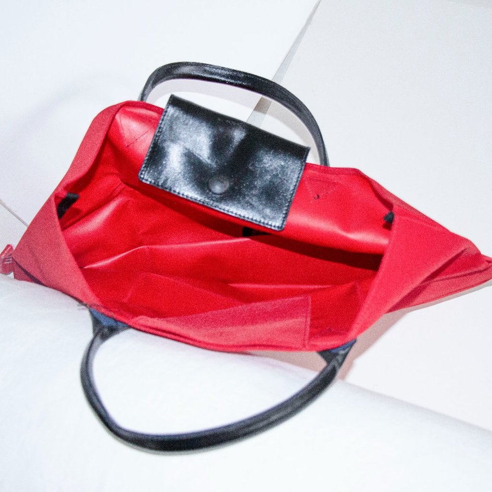 Fatta Fabbrica Italiana Vinyl Red Tote Bag - Picture 3 of 4